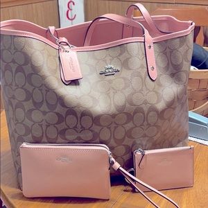 Coach purse, hand purse, wallet keychain
